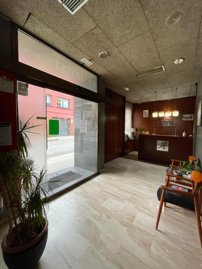 Hotel Sant Celoni Buitenkant foto