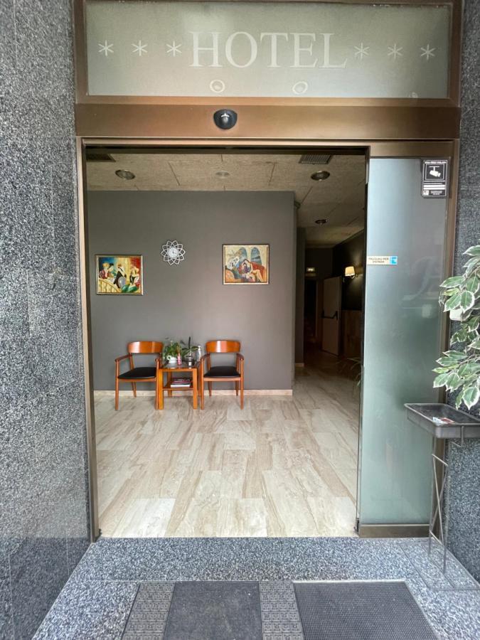 Hotel Sant Celoni Buitenkant foto