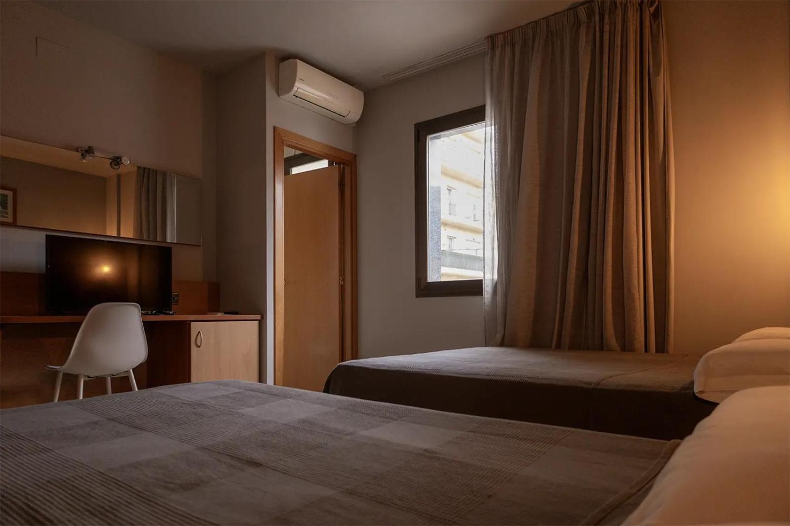 Hotel Sant Celoni Buitenkant foto