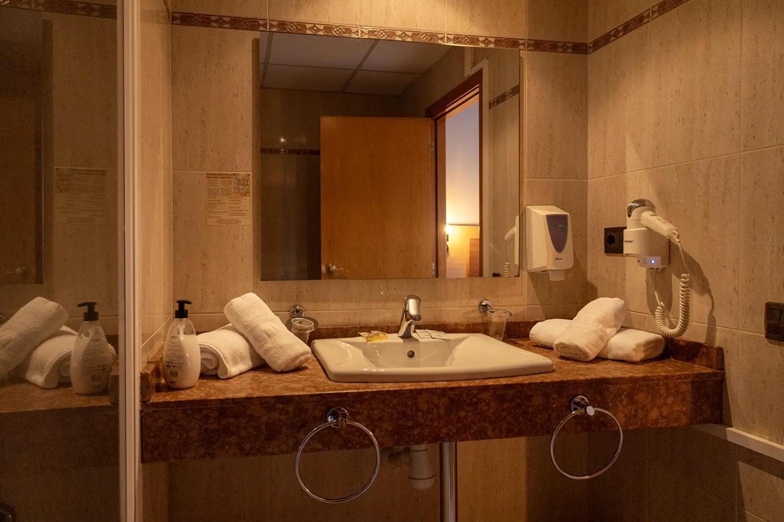 Hotel Sant Celoni Buitenkant foto
