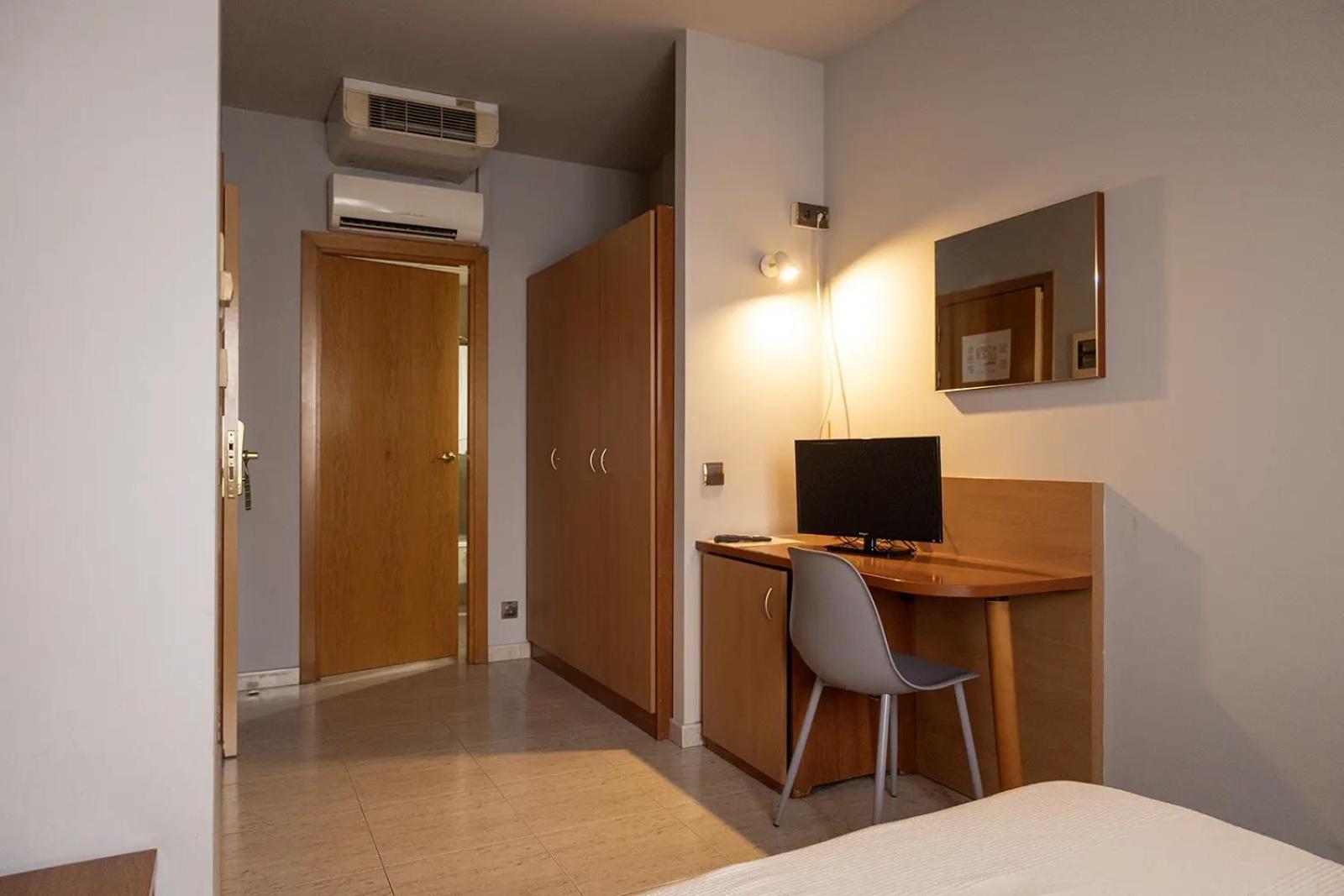 Hotel Sant Celoni Buitenkant foto